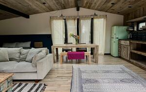 Whispering Oaks Cottage - Topanga, California