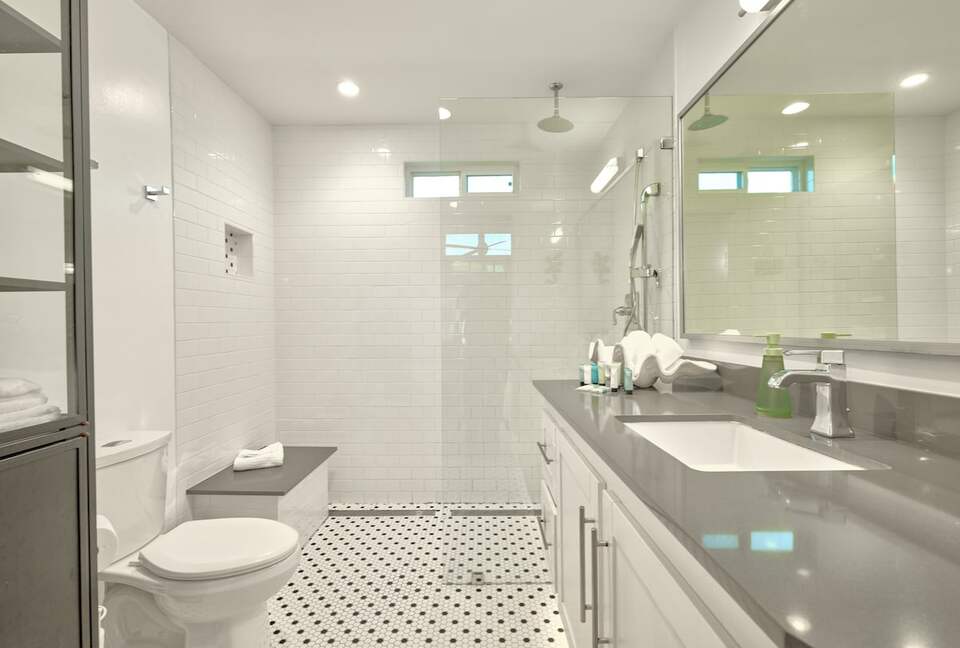 Steps to Sand | Charming Galveston Retreat - Galveston, Texas