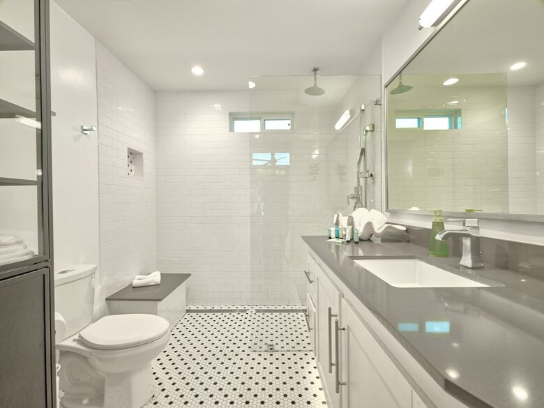 Steps to Sand | Charming Galveston Retreat - Galveston, Texas