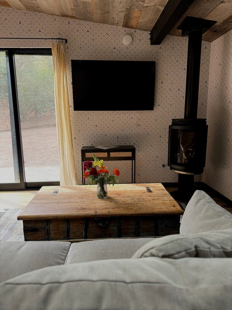 Whispering Oaks Cottage - Topanga, California