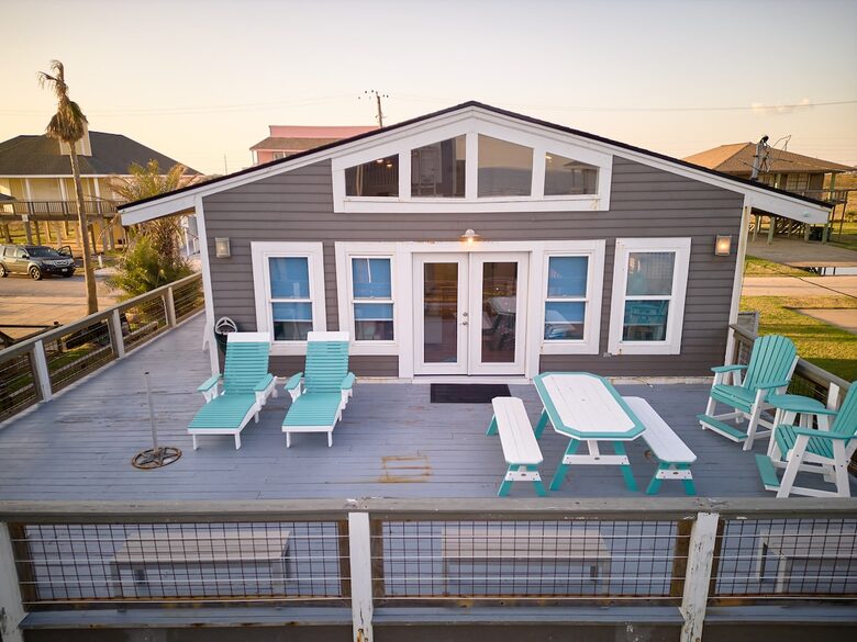 Steps to Sand | Charming Galveston Retreat - Galveston, Texas