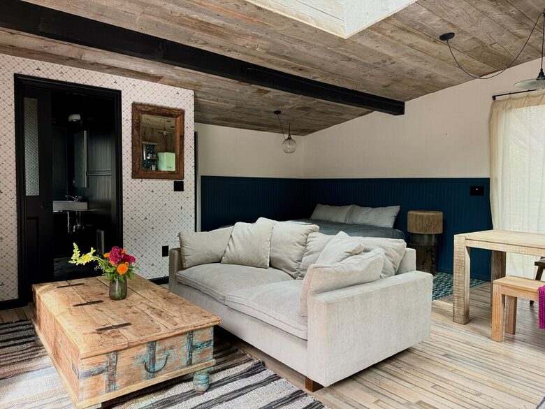 Whispering Oaks Cottage - Topanga, California