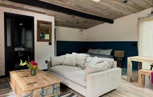 Whispering Oaks Cottage - Topanga, California