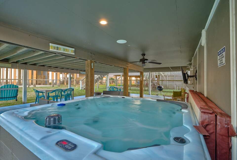 Steps to Sand | Charming Galveston Retreat - Galveston, Texas