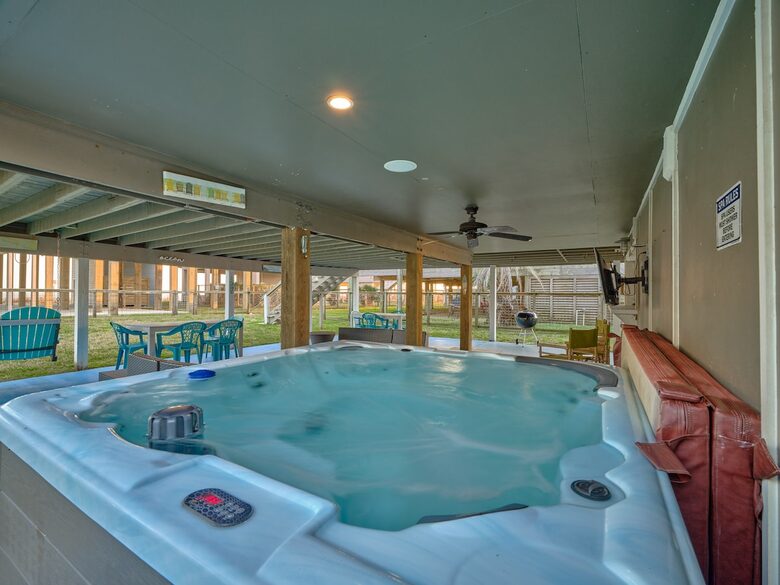 Steps to Sand | Charming Galveston Retreat - Galveston, Texas