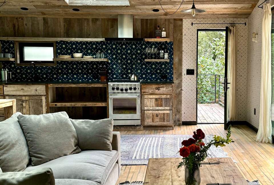 Whispering Oaks Cottage - Topanga, California