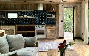 Whispering Oaks Cottage - Topanga, California
