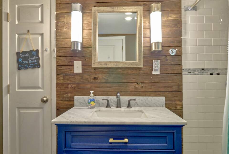 Steps to Sand | Charming Galveston Retreat - Galveston, Texas