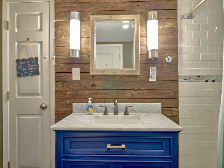 Steps to Sand | Charming Galveston Retreat - Galveston, Texas