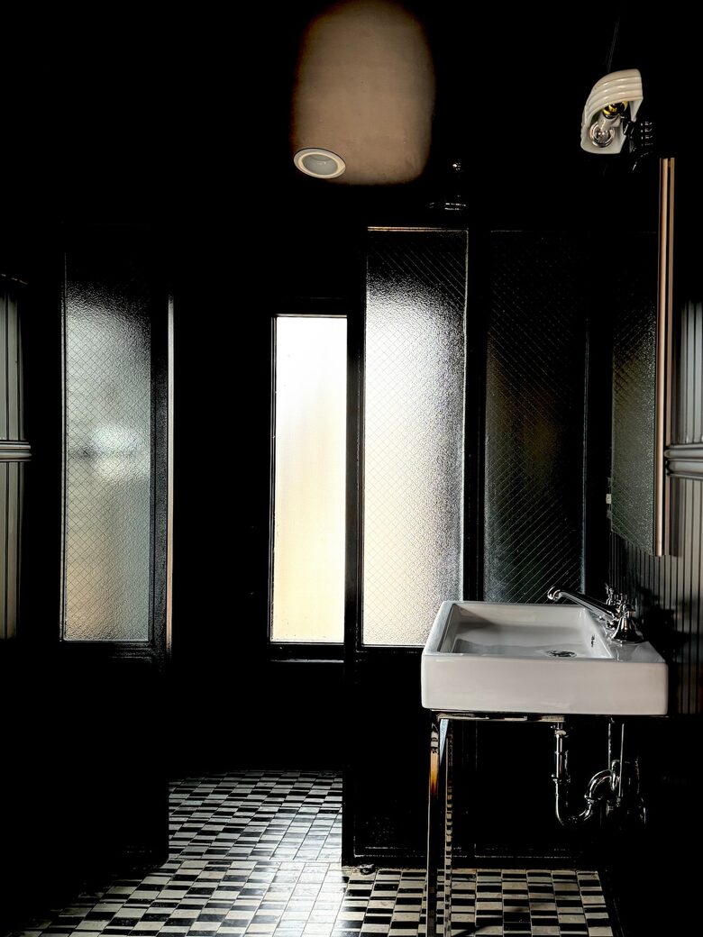 Whispering Oaks Cottage - Topanga, California