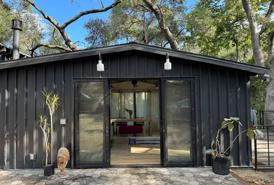 Whispering Oaks Cottage - Topanga, California