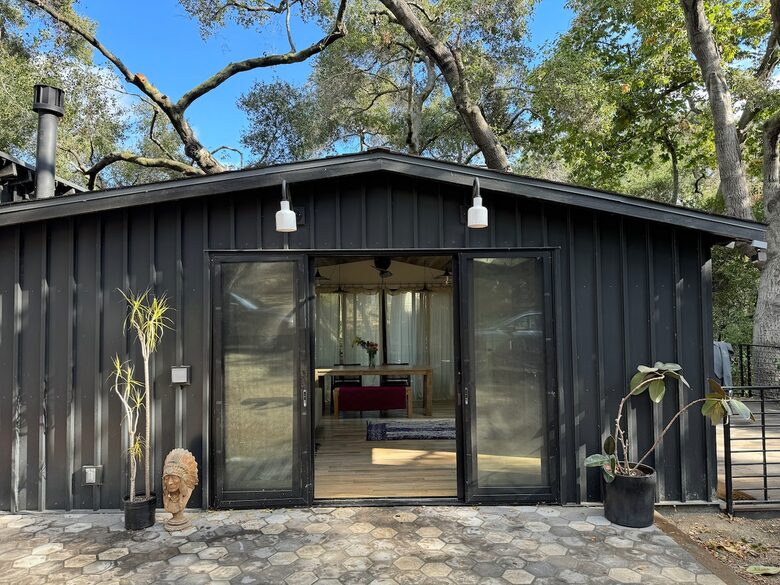 Whispering Oaks Cottage - Topanga, California