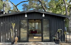 Whispering Oaks Cottage - Topanga, California