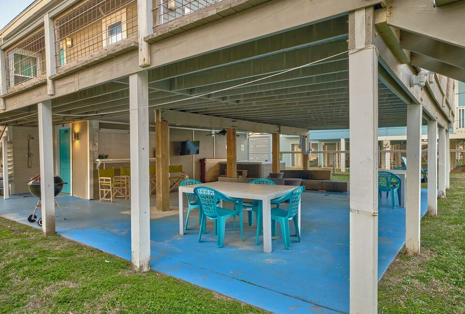 Steps to Sand | Charming Galveston Retreat - Galveston, Texas