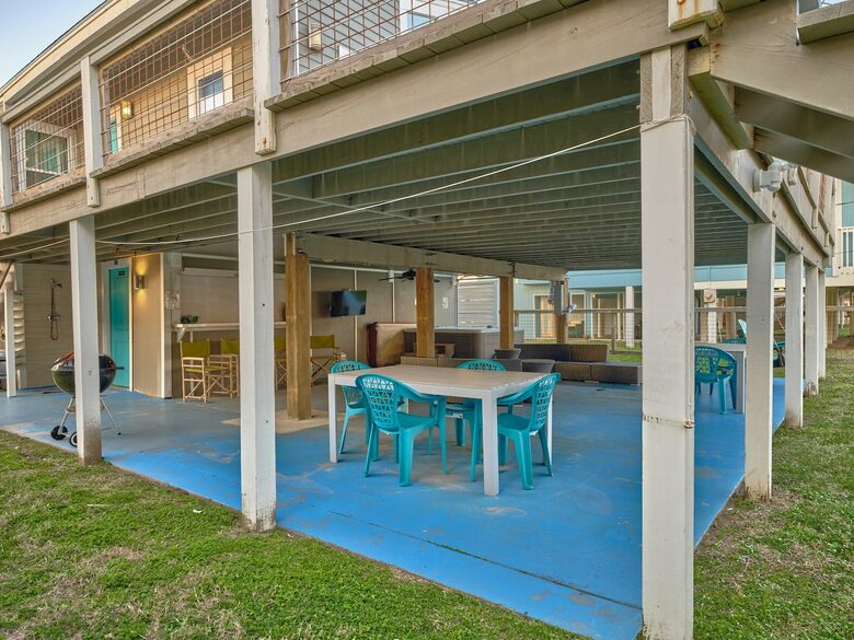 Steps to Sand | Charming Galveston Retreat - Galveston, Texas