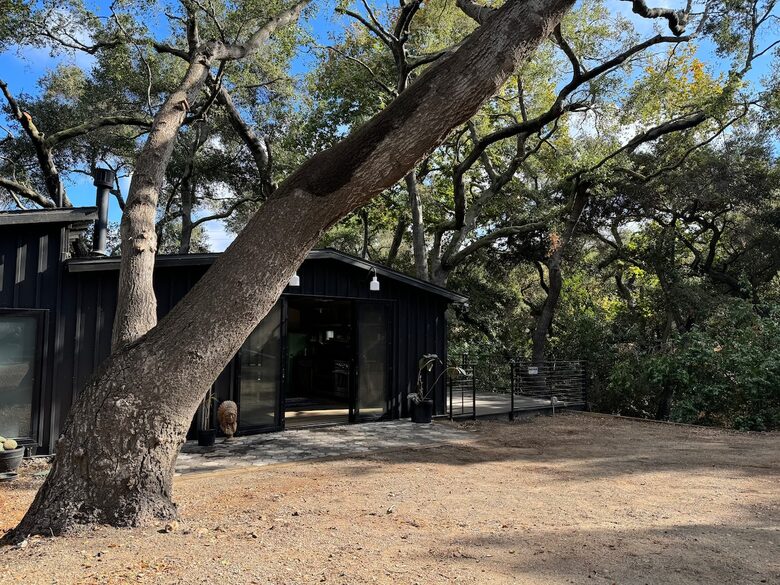Whispering Oaks Cottage - Topanga, California