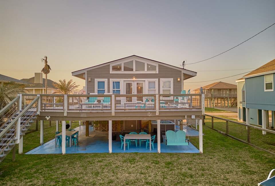 Steps to Sand | Charming Galveston Retreat - Galveston, Texas