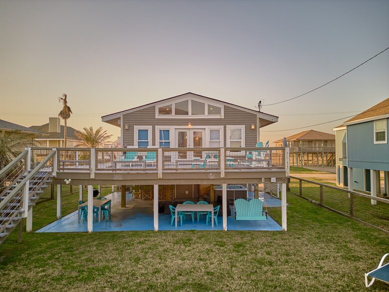 Steps to Sand | Charming Galveston Retreat - Galveston, Texas