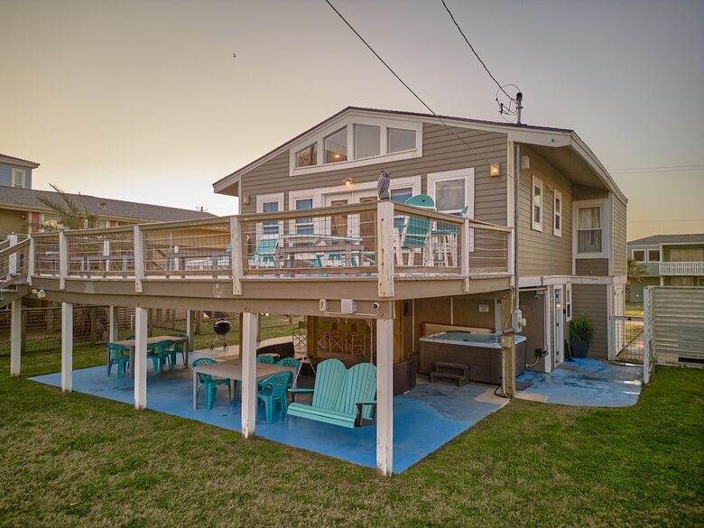 Steps to Sand | Charming Galveston Retreat - Galveston, Texas