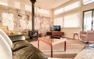 Bushland Elegance on Pelican Lagoon - Pelican Lagoon, Australia