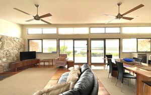 Bushland Elegance on Pelican Lagoon - Pelican Lagoon, Australia