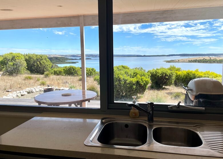 Bushland Elegance on Pelican Lagoon - Pelican Lagoon, Australia