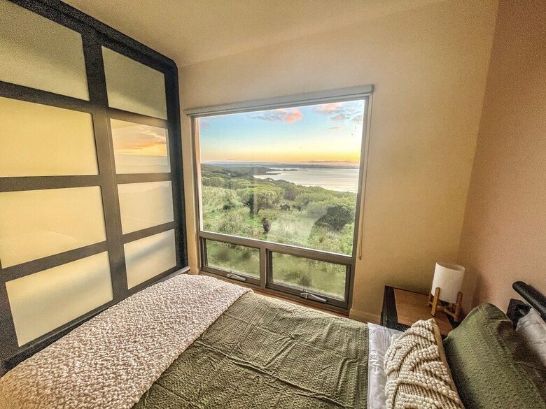 Bushland Elegance on Pelican Lagoon - Pelican Lagoon, Australia