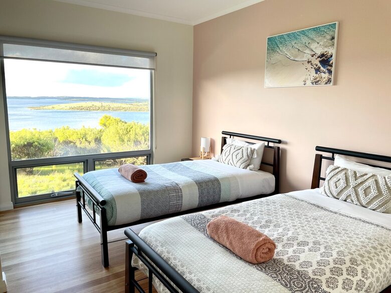 Bushland Elegance on Pelican Lagoon - Pelican Lagoon, Australia