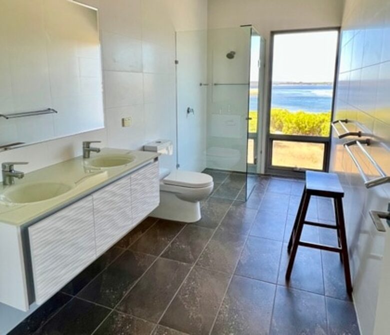 Bushland Elegance on Pelican Lagoon - Pelican Lagoon, Australia