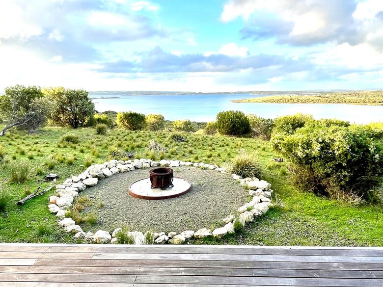Bushland Elegance on Pelican Lagoon - Pelican Lagoon, Australia