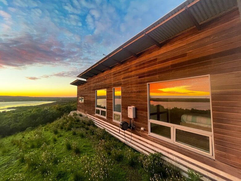 Bushland Elegance on Pelican Lagoon - Pelican Lagoon, Australia