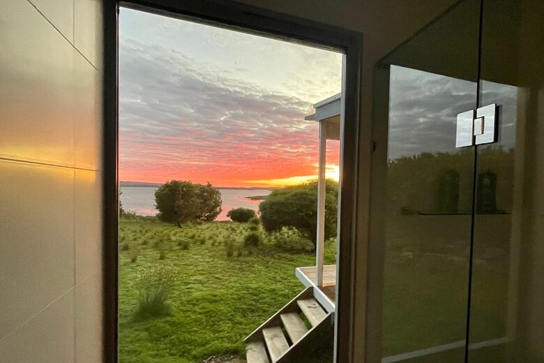Bushland Elegance on Pelican Lagoon - Pelican Lagoon, Australia