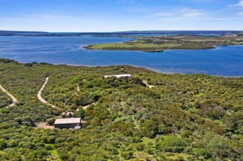 Bushland Elegance on Pelican Lagoon - Pelican Lagoon, Australia