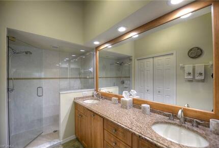 Serene Florida Retreat in a Gated Community - Naples, Florida