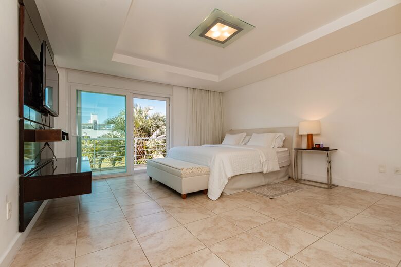 Elegant Florianópolis Villa with Private Pool & Gardens - Florianópolis, Brazil