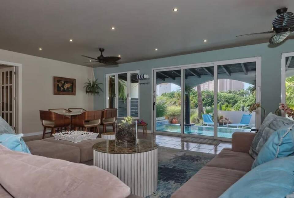 Villa Saliña: A Serene Luxury Retreat with Lake Views in Noord - Noord, Aruba