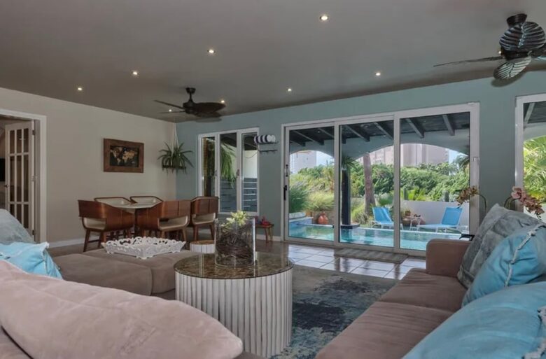 Villa Saliña: A Serene Luxury Retreat with Lake Views in Noord - Noord, Aruba