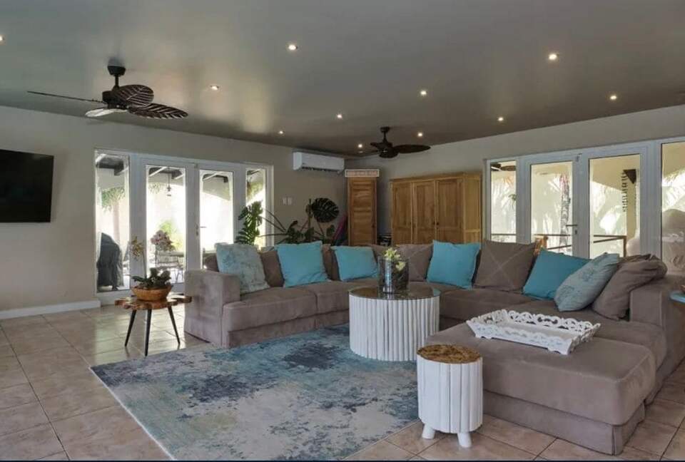 Villa Saliña: A Serene Luxury Retreat with Lake Views in Noord - Noord, Aruba