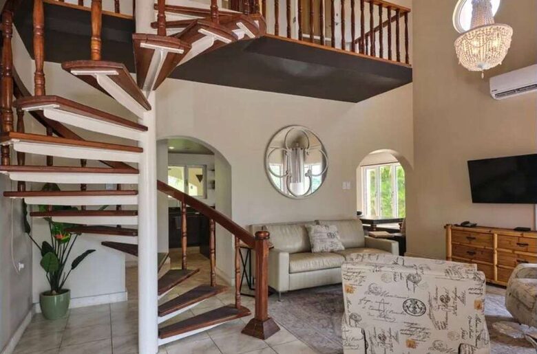 Villa Saliña: A Serene Luxury Retreat with Lake Views in Noord - Noord, Aruba