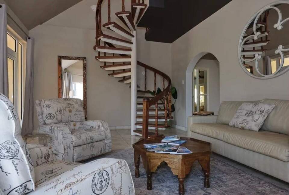 Villa Saliña: A Serene Luxury Retreat with Lake Views in Noord - Noord, Aruba