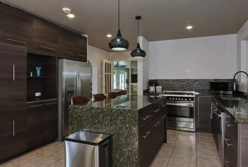 Villa Saliña: A Serene Luxury Retreat with Lake Views in Noord - Noord, Aruba