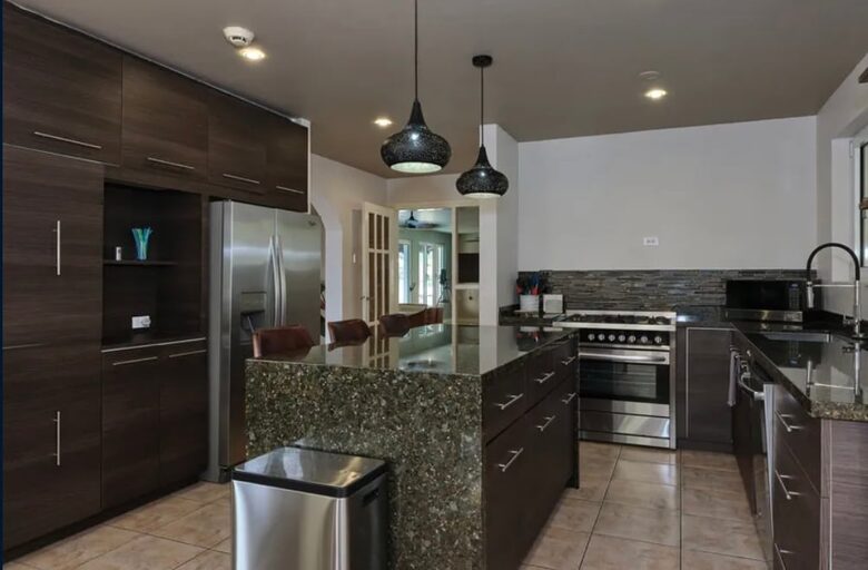 Villa Saliña: A Serene Luxury Retreat with Lake Views in Noord - Noord, Aruba