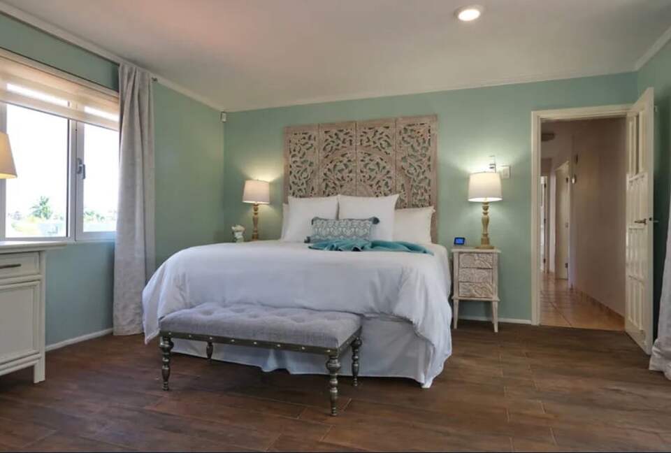 Villa Saliña: A Serene Luxury Retreat with Lake Views in Noord - Noord, Aruba