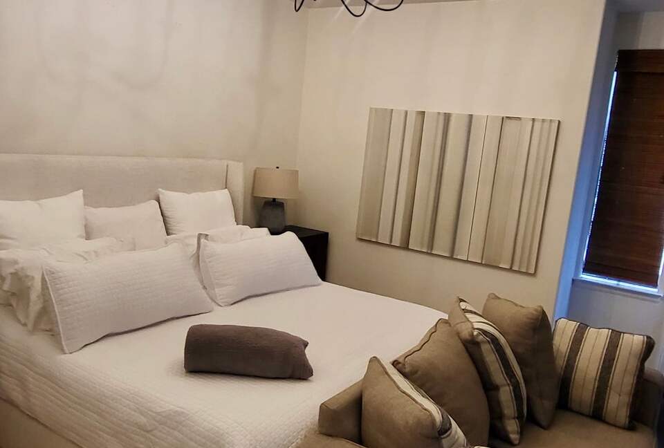 Elegant Family Escape in Houston’s Camp Logan - Houston, Texas