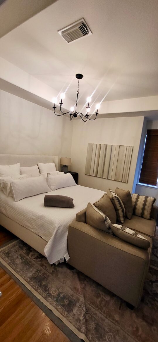 Elegant Family Escape in Houston’s Camp Logan - Houston, Texas