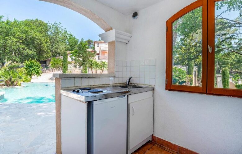 Provençal Home with Panoramic Countryside Views - Saint-Maximin-la-Sainte-Baume, France