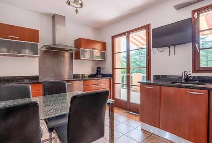 Provençal Home with Panoramic Countryside Views - Saint-Maximin-la-Sainte-Baume, France