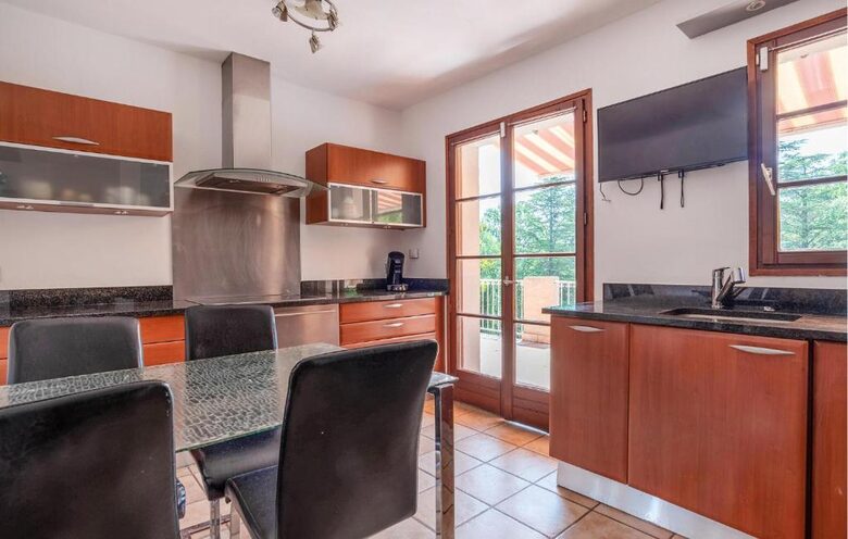 Provençal Home with Panoramic Countryside Views - Saint-Maximin-la-Sainte-Baume, France