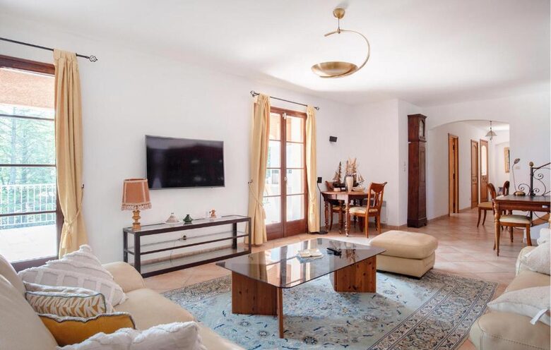 Provençal Home with Panoramic Countryside Views - Saint-Maximin-la-Sainte-Baume, France