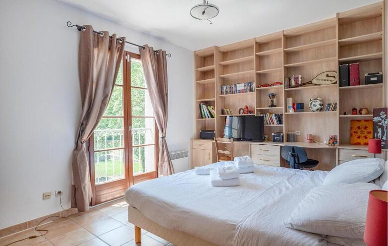 Provençal Home with Panoramic Countryside Views - Saint-Maximin-la-Sainte-Baume, France